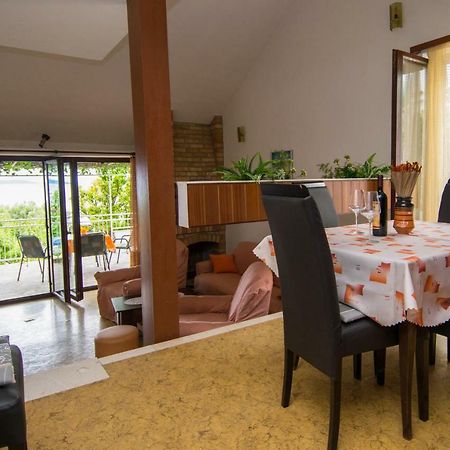Vacation Home Mirjana Seget Vranjica Exteriör bild