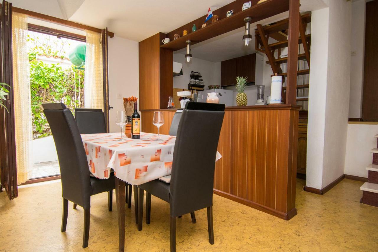 Vacation Home Mirjana Seget Vranjica Exteriör bild